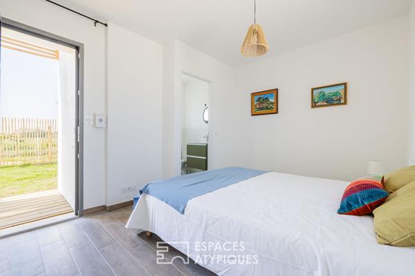 Villa neuve intimiste et lumineuse, avec terrasses et bassin