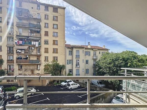 Dernier étage Studio de 22m² rue Marechal Lyautey