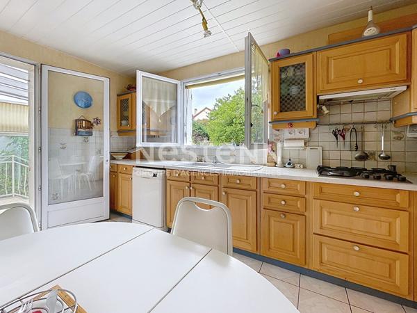 A vendre maison individuelle avec jardin à Saint Cyr L Ecole.