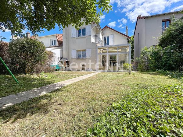 A vendre maison individuelle avec jardin à Saint Cyr L Ecole.