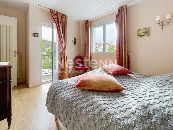 A vendre maison individuelle avec jardin à Saint Cyr L Ecole.