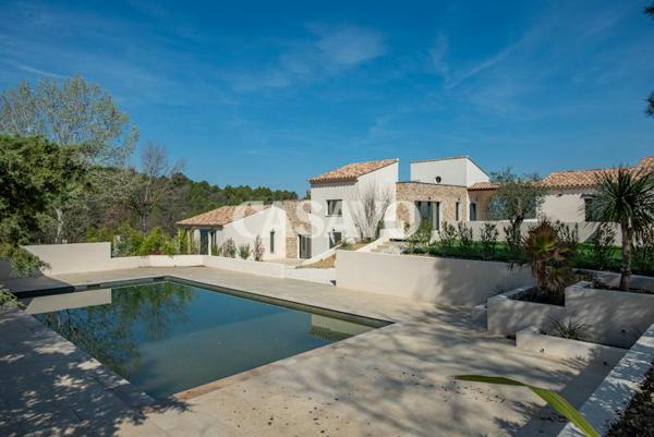 Vente Maison 10 pièces de 287m² - 13610 Le Puy-Sainte-Réparade
