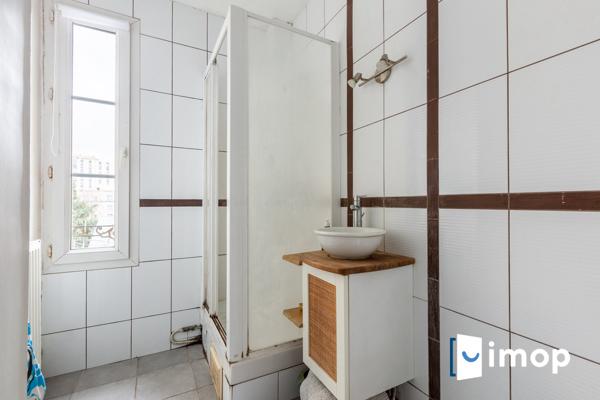 T3 lumineux de 48M2 métro Hoche - Travaux à prévoir