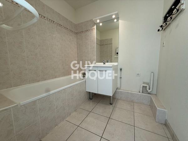 BAHO Charmant F2 avec Terrasse, parking et Vue Piscine !