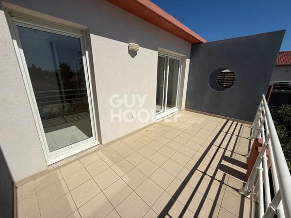 BAHO Charmant F2 avec Terrasse, parking et Vue Piscine !