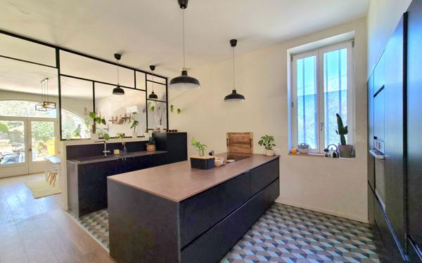 Maison à vendre    8 pièces • 233,55 m2 Cavaillon