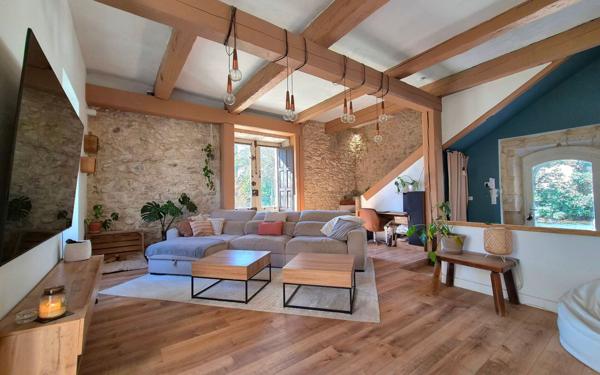 Maison à vendre    8 pièces • 233,55 m2 Cavaillon