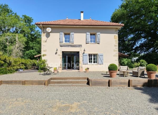 🌟 Domaine d'Exception à Aire-sur-l’Adour : Un Écrin de Nature en Plein Cœur de Ville