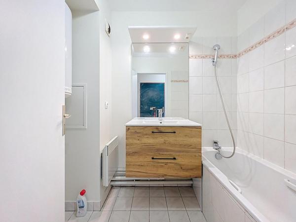 STUDIO EN PARFAIT ETAT EN PLEIN CENTRE DES LILAS