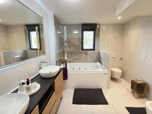 MONTPELLIER - Sabines - superbe villa d'architecte 5 pièces avec piscine (34)