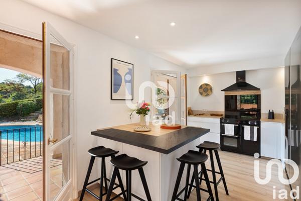 Maison 7 pièces de 225 m² à Antibes (06600)