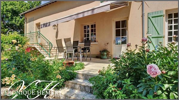 Cadre paisible pour cette propriété située en bord de rivière avec potentiel remarquable de gîte ou autre