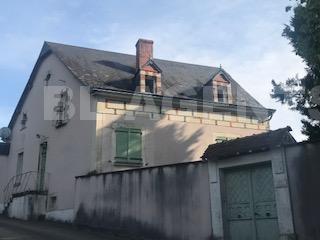 Maison de caractère T6 avec jardin arboré de 1200 m2 proche de la Chartre sur le Loir
