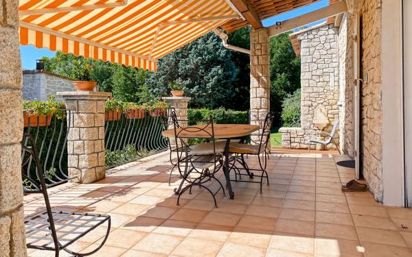 Maison à vendre    3 pièces •  Villeneuve