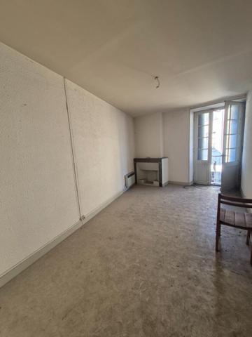 Appartement dans un Immeuble de maître – Centre-ville de Vals-les-Bains – 50 000 € SEULEMENT !
