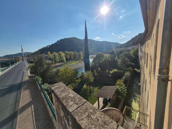 Appartement dans un Immeuble de maître – Centre-ville de Vals-les-Bains – 50 000 € SEULEMENT !