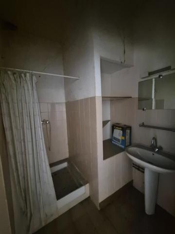 Appartement dans un Immeuble de maître – Centre-ville de Vals-les-Bains – 50 000 € SEULEMENT !