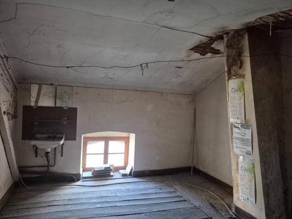 Appartement dans un Immeuble de maître – Centre-ville de Vals-les-Bains – 50 000 € SEULEMENT !