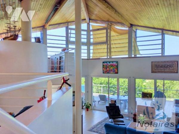 Villa d'architecte à Bouliac (33270).  

À seulement quinze minutes de la gare Saint-Jean et ...
