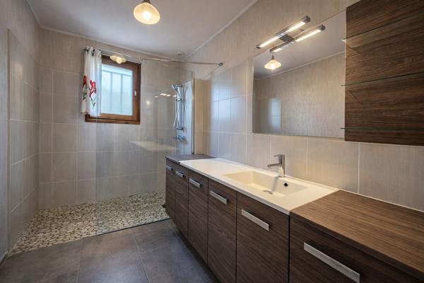 GRADIGNAN CENTRE - Maison traditionnelle avec potentiel sur une magnifique parcelle