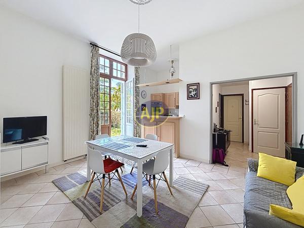 Appartement à louer Rochefort : 2 pièces, 46m² avec 1 chambre(s) à 830€ - AJP Immobilier Rochefort