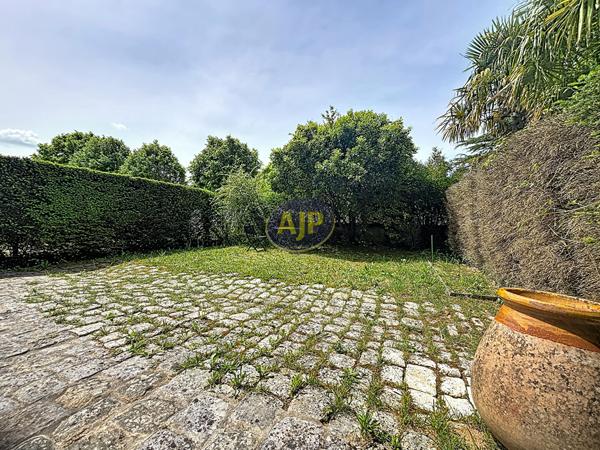 Appartement à louer Rochefort : 2 pièces, 46m² avec 1 chambre(s) à 830€ - AJP Immobilier Rochefort