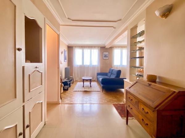VILLEURBANNE - T3 67 m2 - BALCON - GARAGE - STATIONNEMENT - CAVE