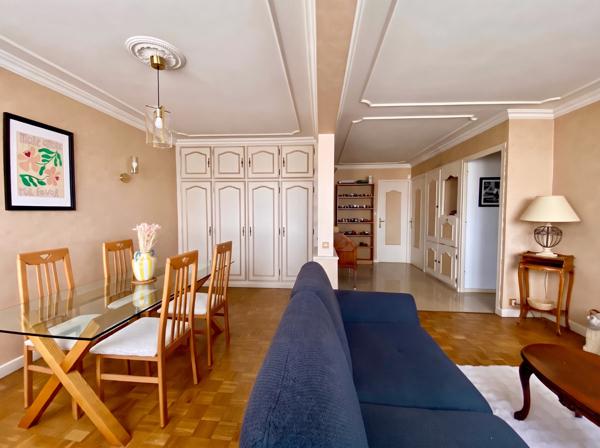 VILLEURBANNE - T3 67 m2 - BALCON - GARAGE - STATIONNEMENT - CAVE