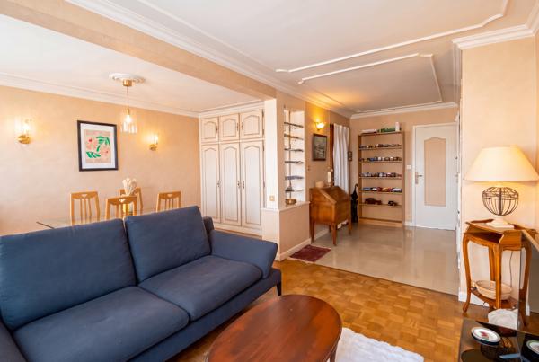 VILLEURBANNE - T3 67 m2 - BALCON - GARAGE - STATIONNEMENT - CAVE