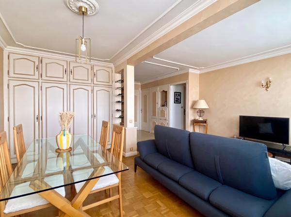 VILLEURBANNE - T3 67 m2 - BALCON - GARAGE - STATIONNEMENT - CAVE