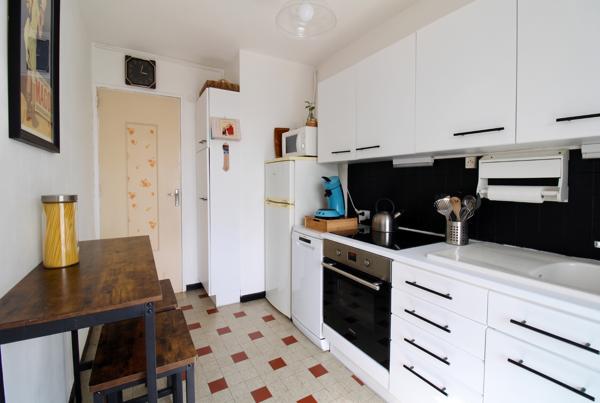 VILLEURBANNE - T3 67 m2 - BALCON - GARAGE - STATIONNEMENT - CAVE