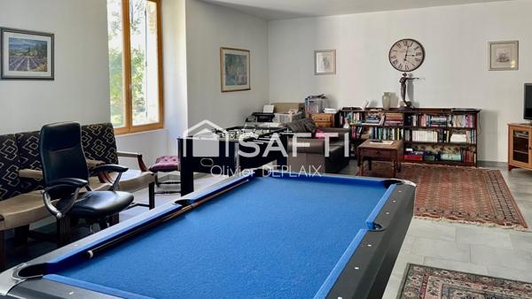 Moulin d’Exception du XIXe Siècle – Domaine de Rêve en Bord de Rivière