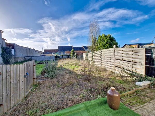 À vendre - Maison mitoyenne 1 côté, 4 pièces située à Château-la-Vallière (37330)