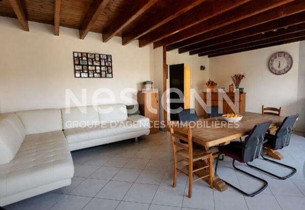 Damvix ,Maison en pierre avec dépendances attenantes et jardin clos