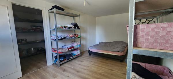 Damvix ,Maison en pierre avec dépendances attenantes et jardin clos