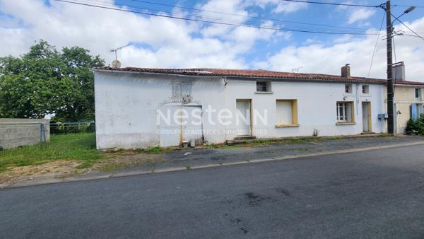 Damvix ,Maison en pierre avec dépendances attenantes et jardin clos