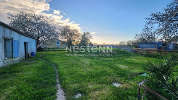 Damvix ,Maison en pierre avec dépendances attenantes et jardin clos