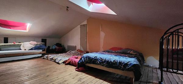 Damvix ,Maison en pierre avec dépendances attenantes et jardin clos