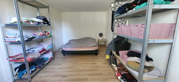 Damvix ,Maison en pierre avec dépendances attenantes et jardin clos