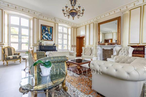 Château néoclassique à 1h de Paris, à 10 min de Provins
