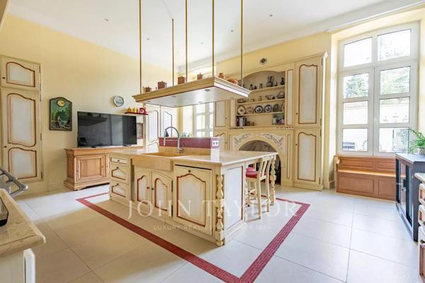 Château néoclassique à 1h de Paris, à 10 min de Provins
