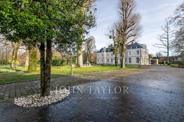 Château néoclassique à 1h de Paris, à 10 min de Provins