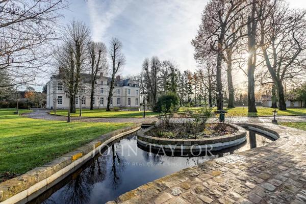 Château néoclassique à 1h de Paris, à 10 min de Provins