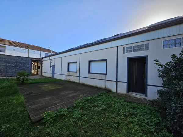 POITIERS CHILVERT Grande maison LOFT avec entrepôt, garage et jardin