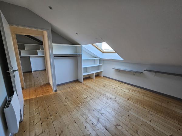 POITIERS CHILVERT Grande maison LOFT avec entrepôt, garage et jardin