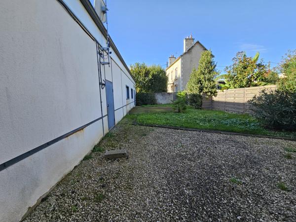 POITIERS CHILVERT Grande maison LOFT avec entrepôt, garage et jardin