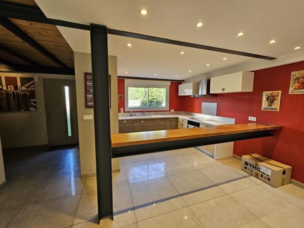 POITIERS CHILVERT Grande maison LOFT avec entrepôt, garage et jardin