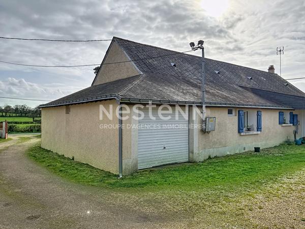 Maison longère de plain-pied au calme ? combles aménageables et dépendances - Secteur de Querré