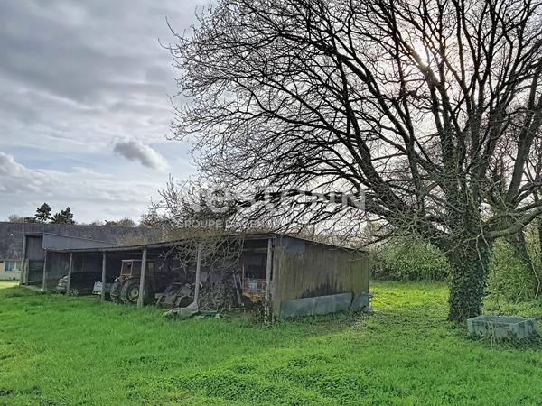 Maison longère de plain-pied au calme ? combles aménageables et dépendances - Secteur de Querré