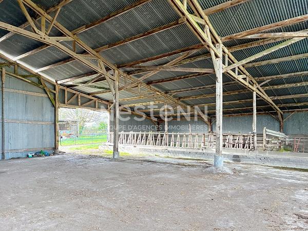 Maison longère de plain-pied au calme ? combles aménageables et dépendances - Secteur de Querré